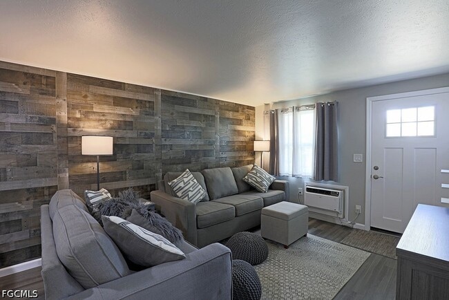 Photo - 2184 Arden St