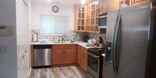 Building Photo - Fully Furnished Condo