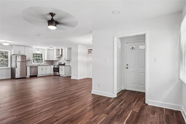 Photo - 119 Kelso Dr SW