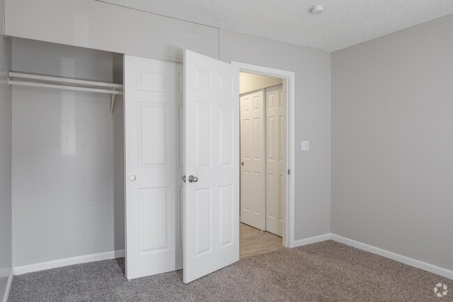 2BR, 1BA - 850SF