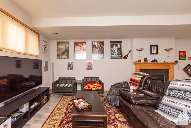 Photo - 1401 N Artesian Ave Unidad 1