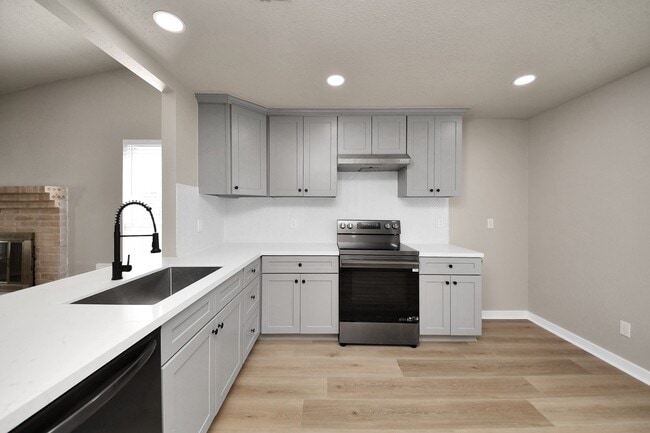 Photo - 7023 Maczali Dr
