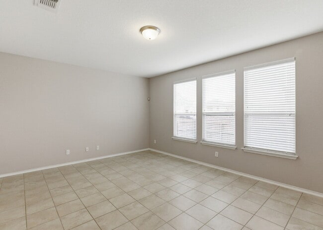 Photo - Move-In Ready Home in Landmark Pointe with Included Appliances