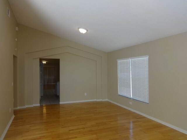 Photo - 1040 Pineview Ct