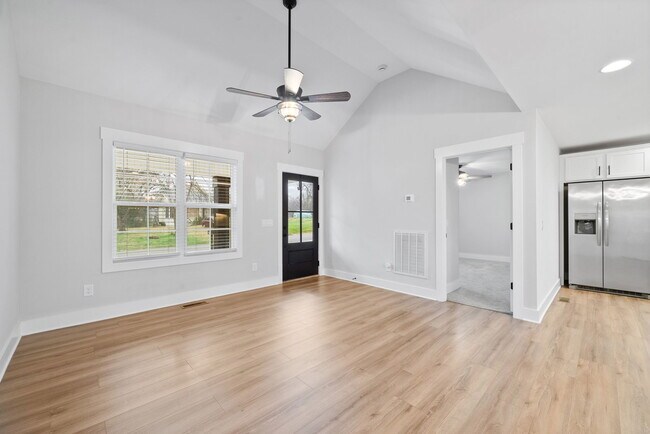 Photo - 205 Maple St