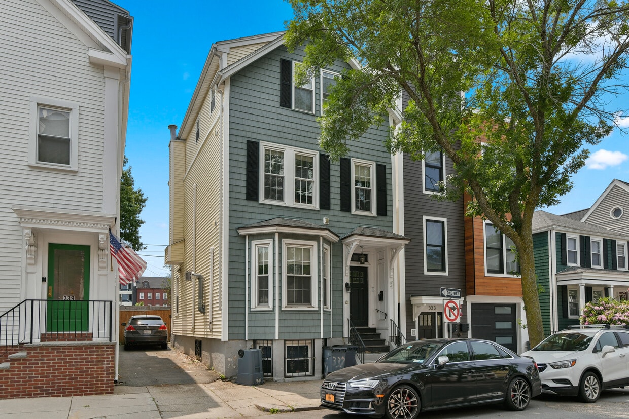 Photo - 337 W 3rd St (Boston, MA)