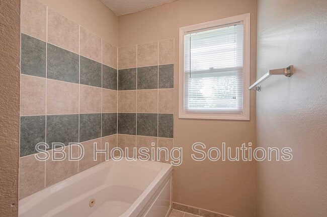 Photo - 1306 Knight Cir