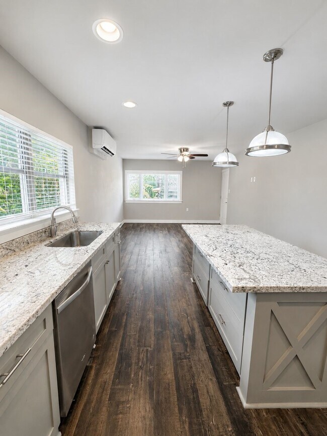 Photo - 1624 Sealy Ave Unit 102