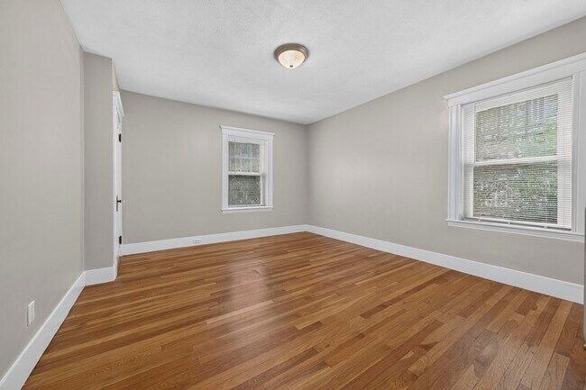 Photo - 156 W Adams St Unit 2