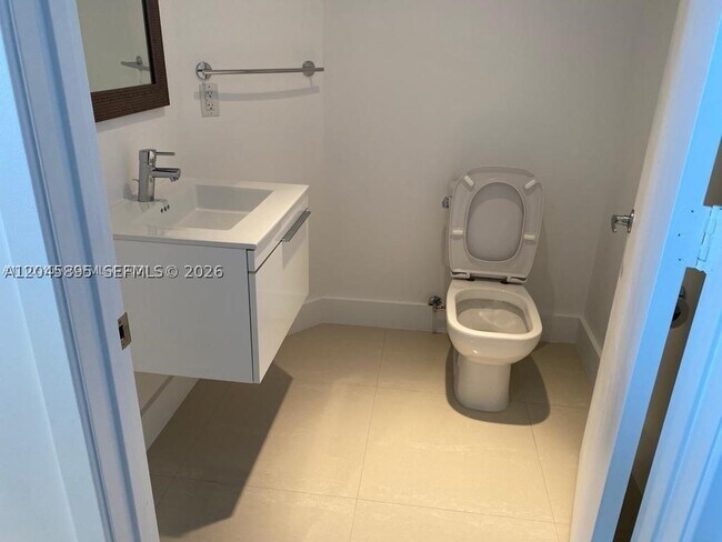 Photo - 17301 Biscayne Blvd Unit 905