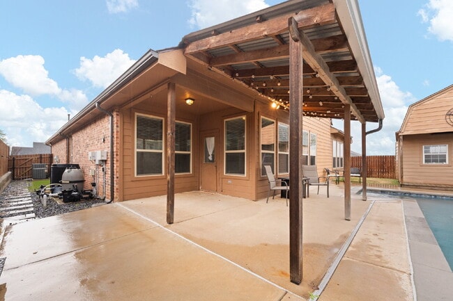 Photo - Spacious 5-Bedroom Retreat on Hidden Lake Court with Pool