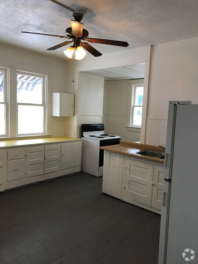 Building Photo - 211 S Western Ave Unit 211 Rental