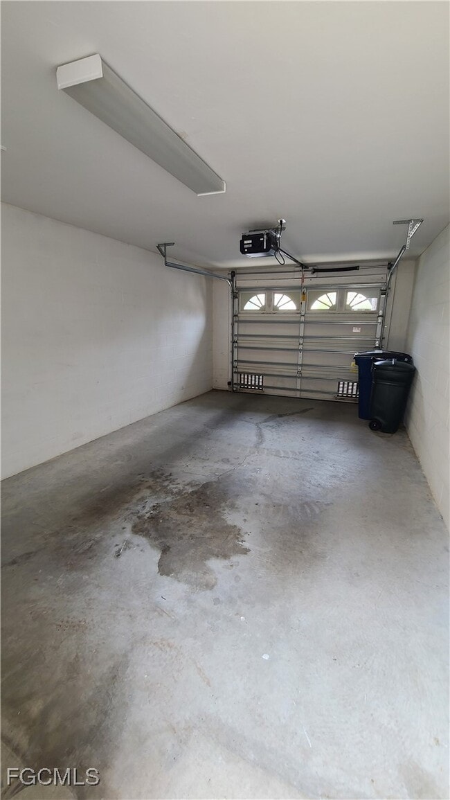 Building Photo - 14571 Daffodil Dr Unit 2006