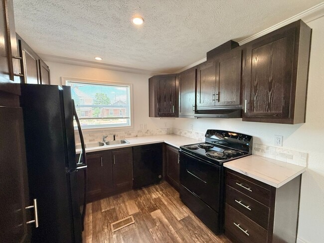 Photo - 1907 E Routt Ave Apartment