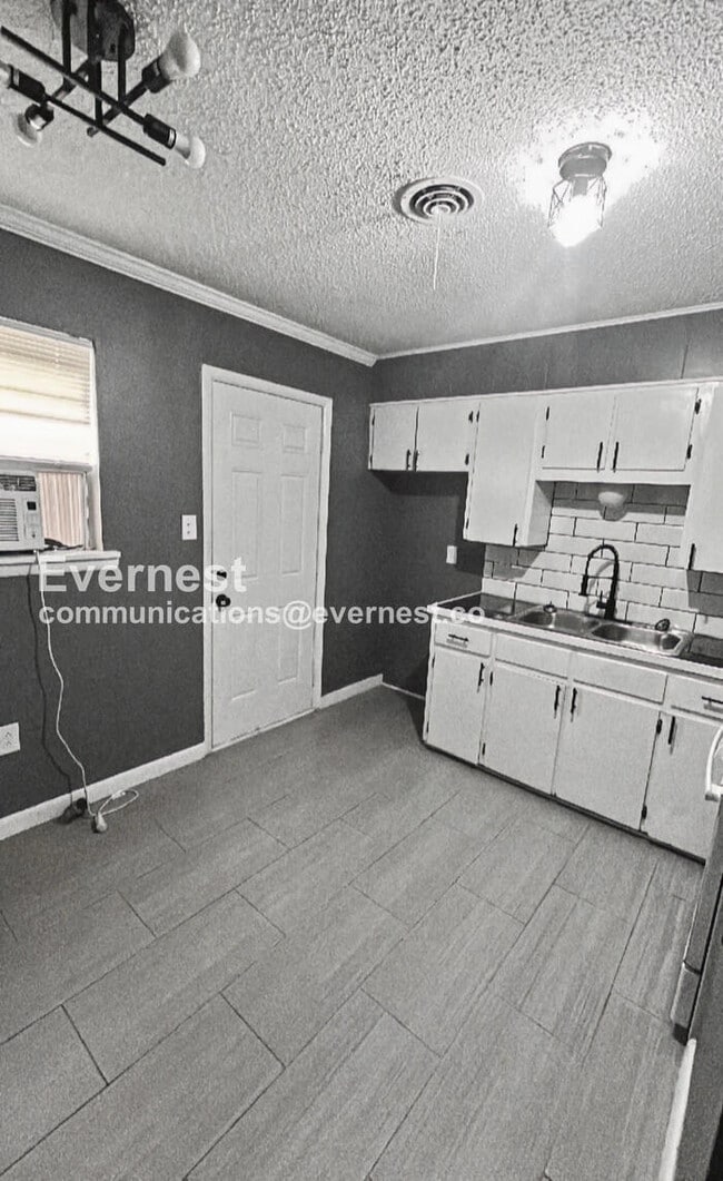 Photo - 4922 E Willow St Unidad a