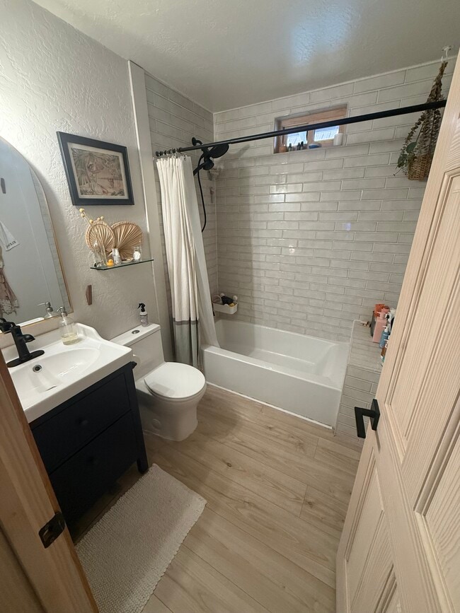 Photo - 205 West St
