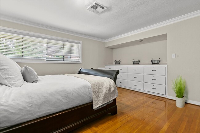 Photo - 3641 Deal St