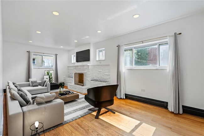 Photo - 6026 Sawyer St