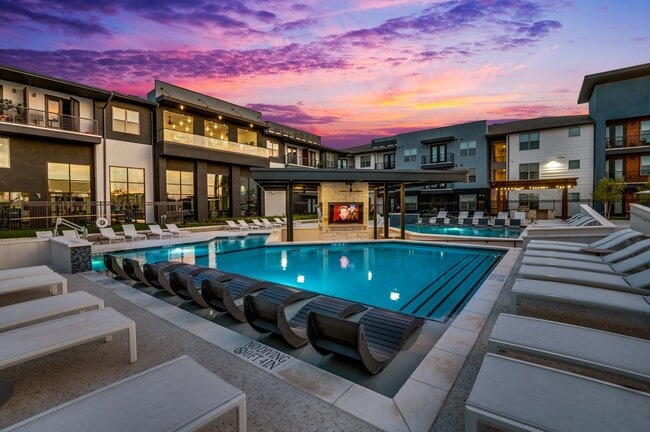 Building Photo - The Henley Rental