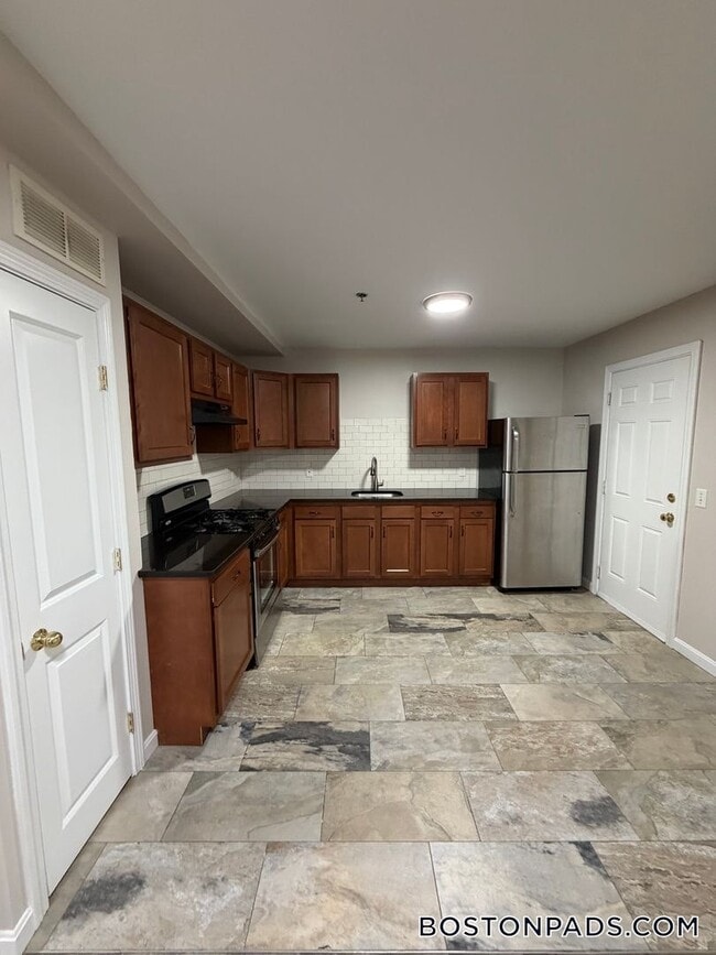 Photo - 144 Stevens St Unit 3