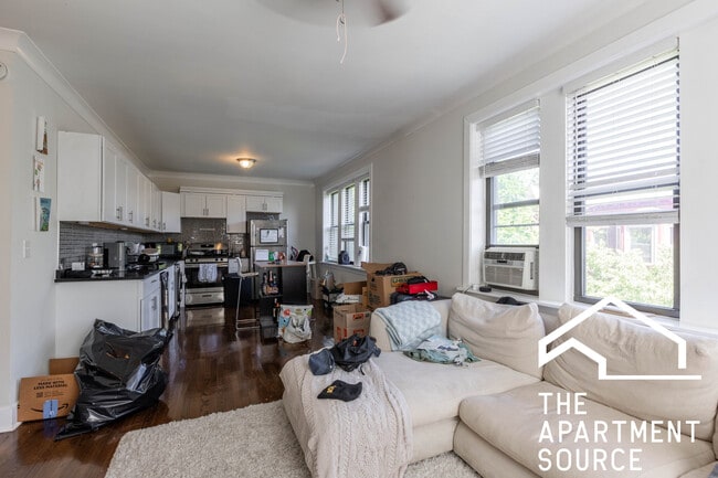 Photo - 839 W Cornelia Ave Unit 3N