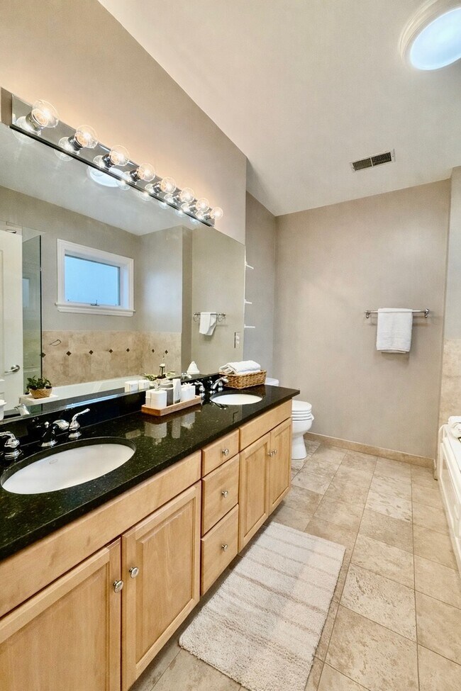 Photo - 3015 N Ashland Ave