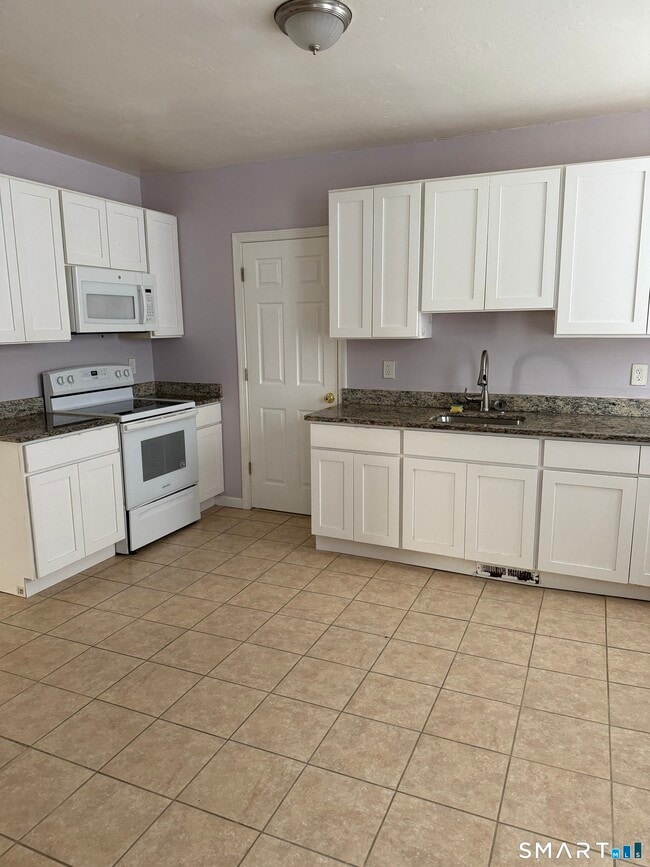 Building Photo - 152 Scott St