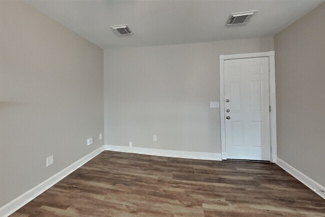 Photo - 9211 Wandsworth Dr
