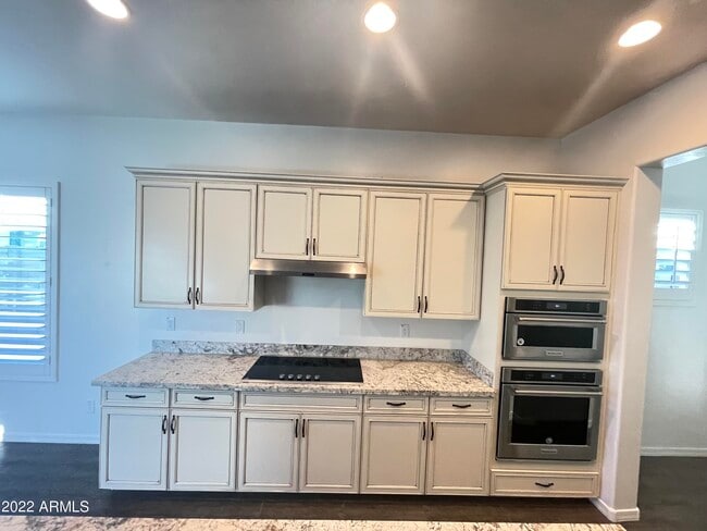 Photo - 991 E Hampton Ln