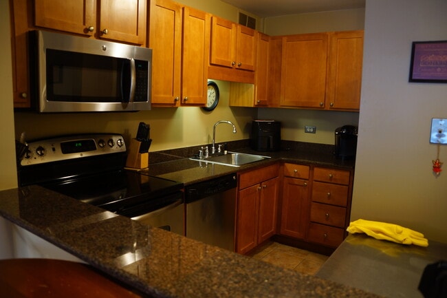 Photo - 211 E Ohio St