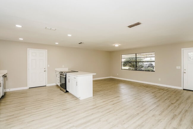 Photo - 3409 Silver Palm Dr