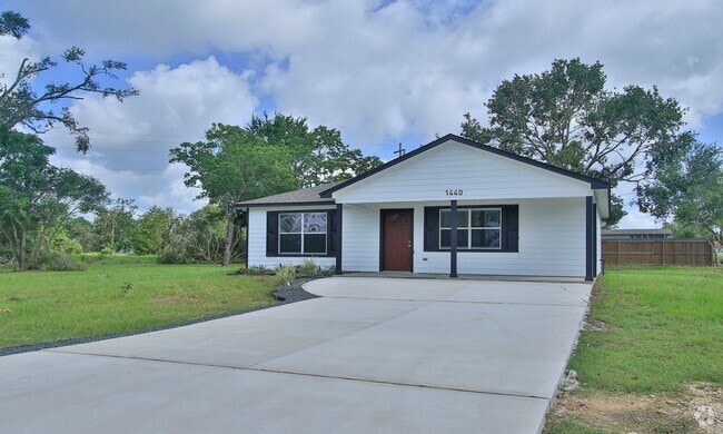 Building Photo - 2 bed / 1 bath home in Waller County. Move...