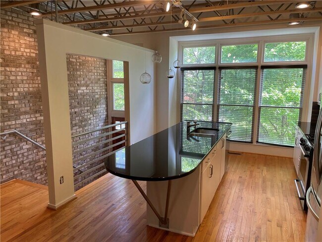 Photo - 1325 Peachtree View NE