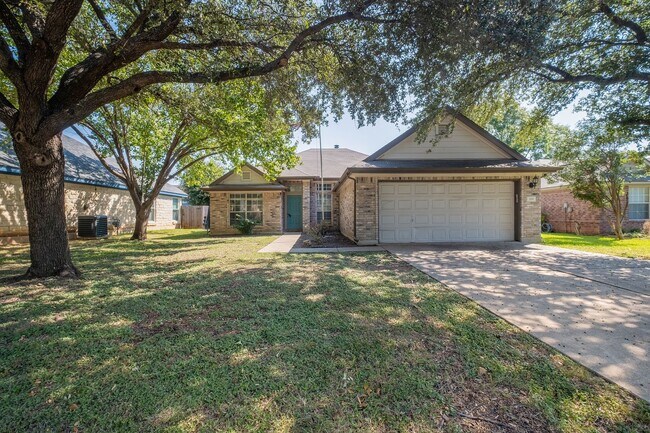 Building Photo - Terrific 3 Bedroom, 2 Bath Home Near San G...