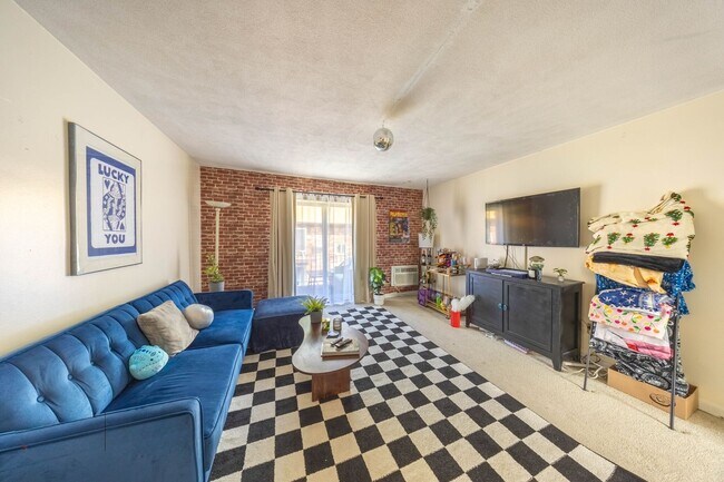 2-bed top floor SEPT pet friendly with 2-P... - 2-bed top floor SEPT pet friendly with 2-P... House