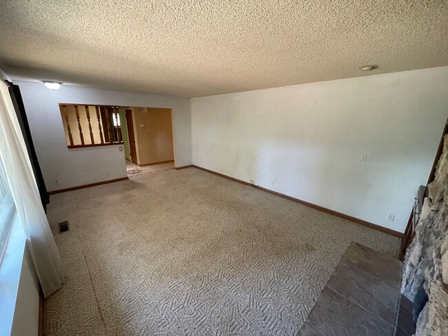 Photo - Paradise Oasis-3 bed 2 bath home, Back yard, covered deck, garage, no cats