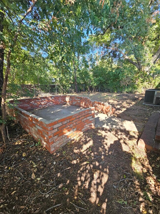 Photo - 502 Marconi St