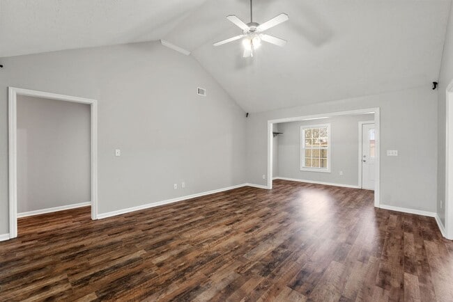 Photo - 110 Fox Haven Dr