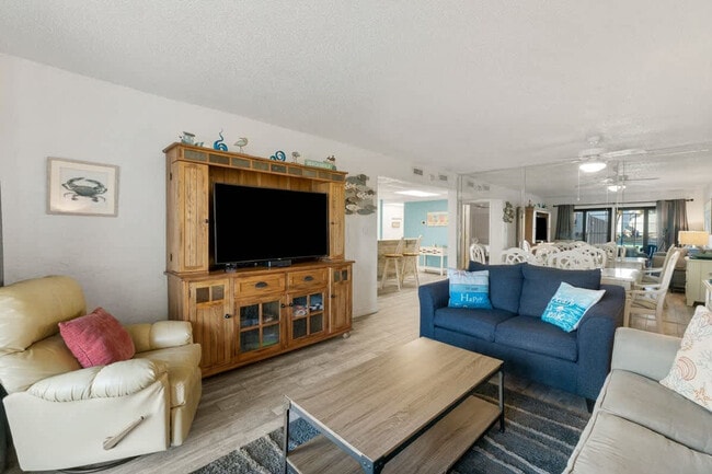 Photo - 8727 Thomas Dr Unit ID1354949P