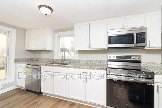 Photo - 103 Farris St NE