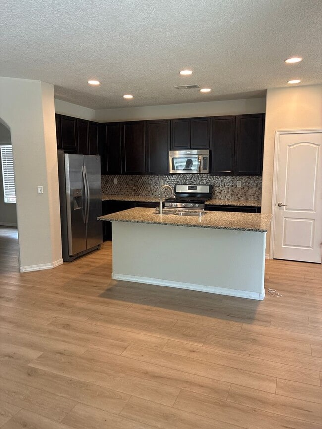 Building Photo - 2217 Violeta Cir SE