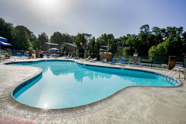 Gettysburg Square Apartments pool
