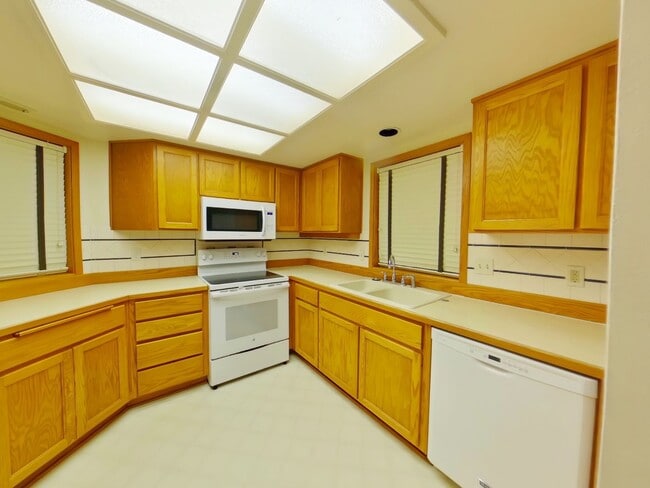 Photo - 2 Bedroom Condo In Fantastic Location!