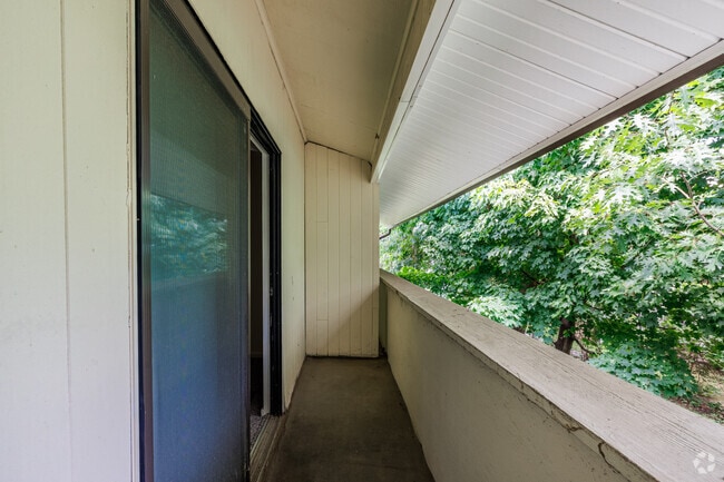 2BR, 1.5BA - 1,300SF - Balcony