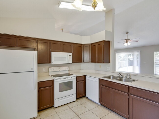 Photo - 918 Palm Forest Ln