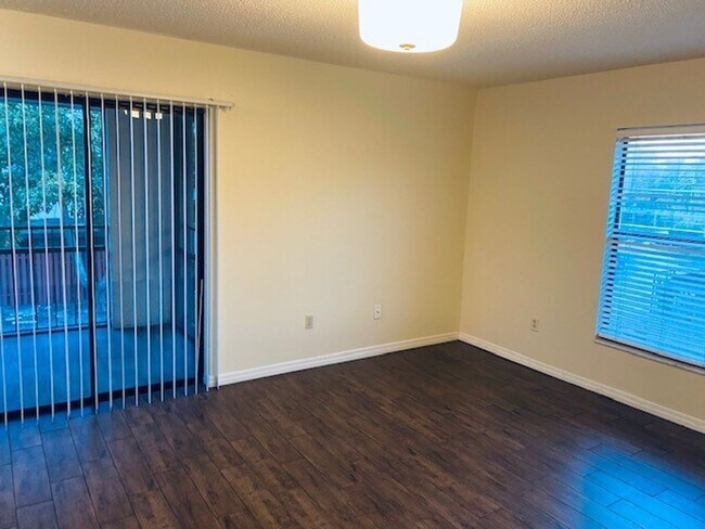 1604 Sunside Square Unit 33