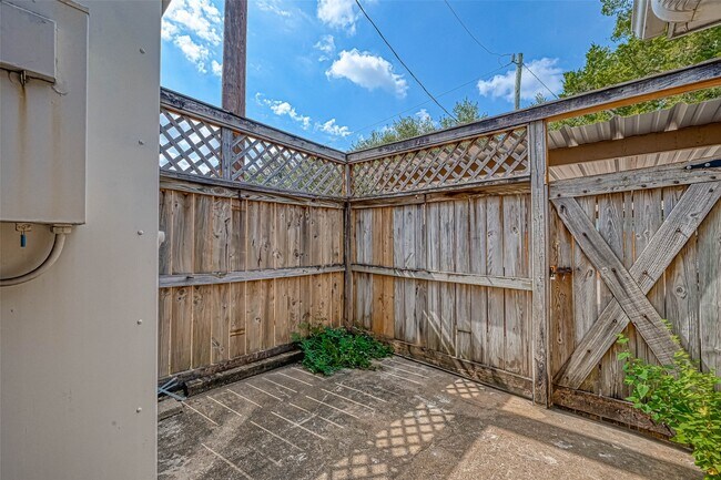 Photo - 1911 Sherwood Forest St Unit 9