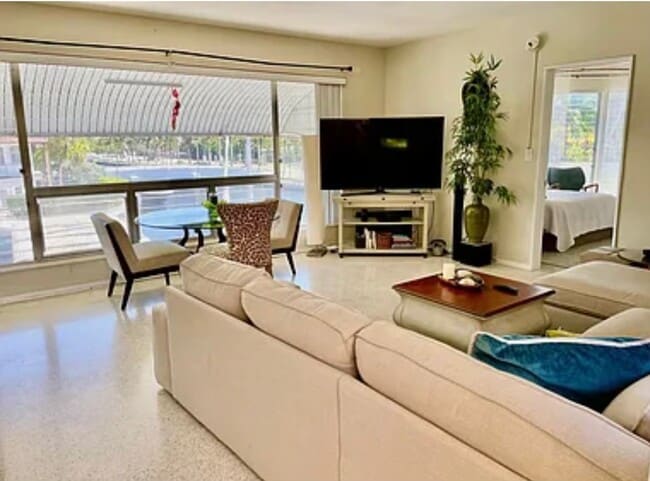 Photo - Cadillac Villa