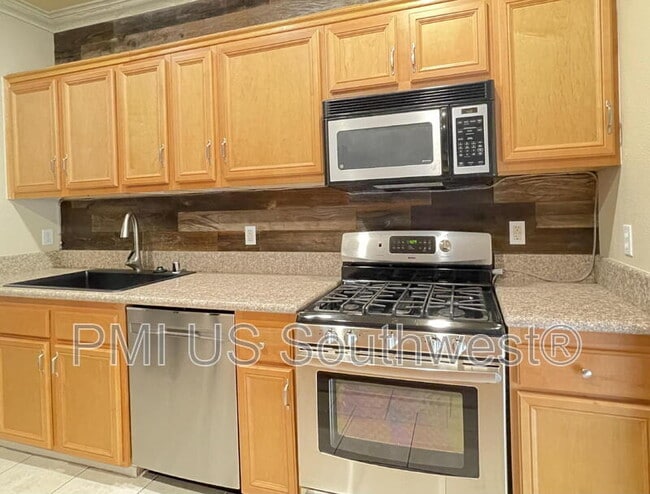 Photo - 2549 Country Club Dr