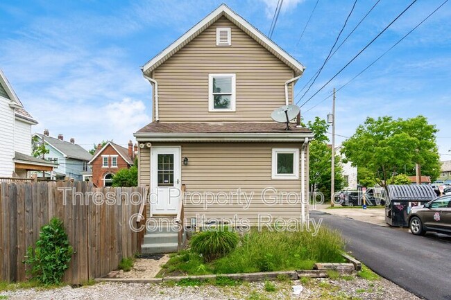 Photo - 479 Siebert St